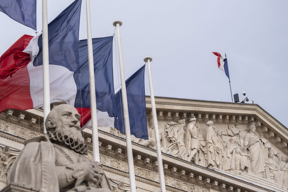Fitch Downgrades France’s Credit Rating