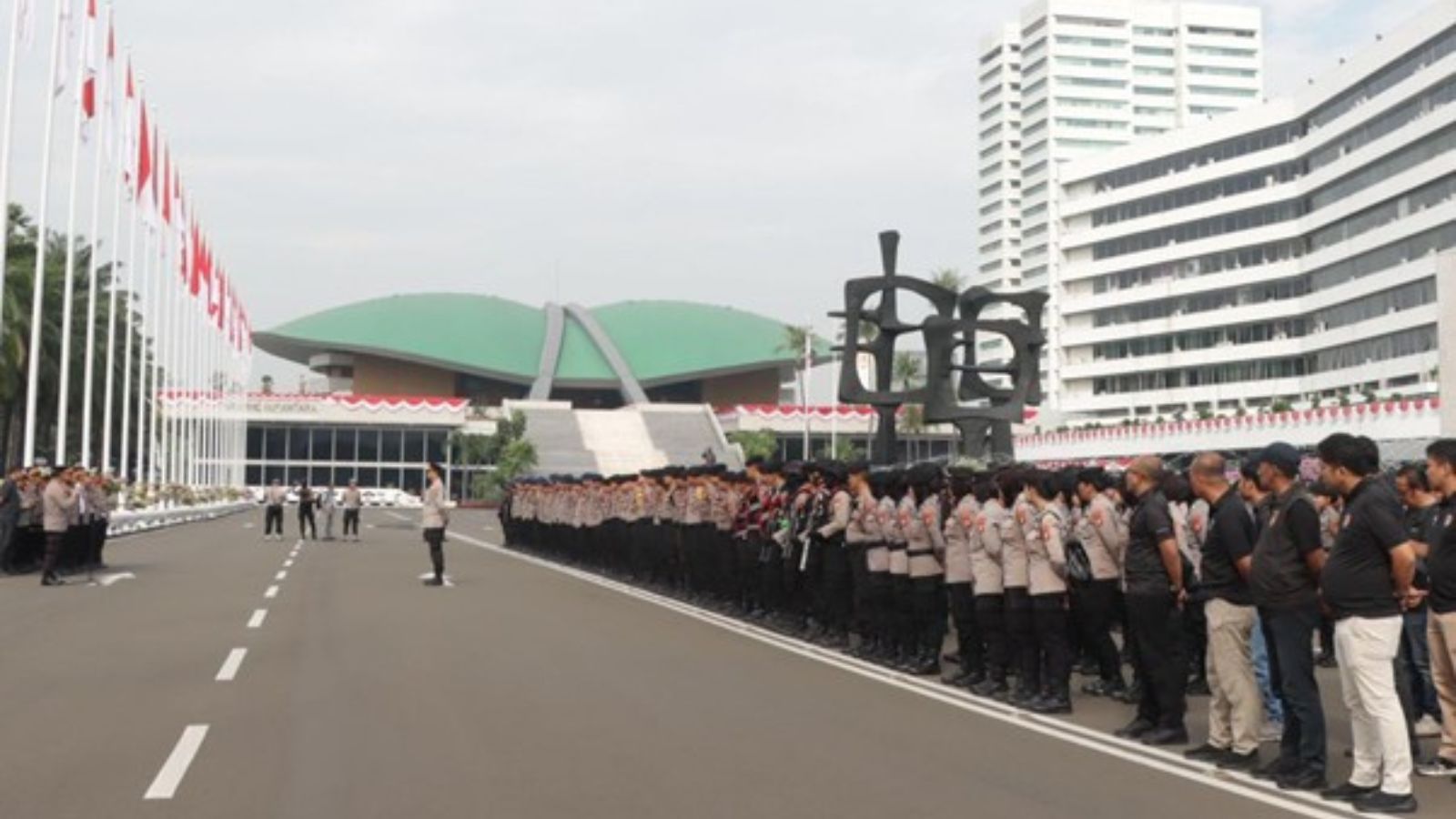 Demonstrations & Heightened Police Presence in Central Jakarta (17 Oct)