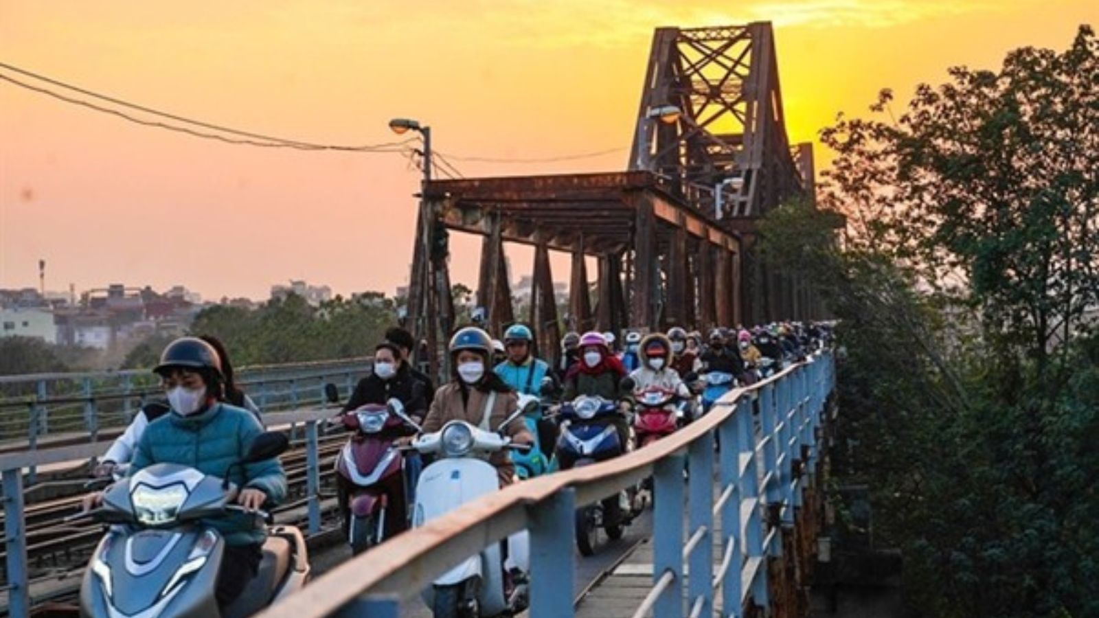 Vehicle Ban on Long Bien Bridge