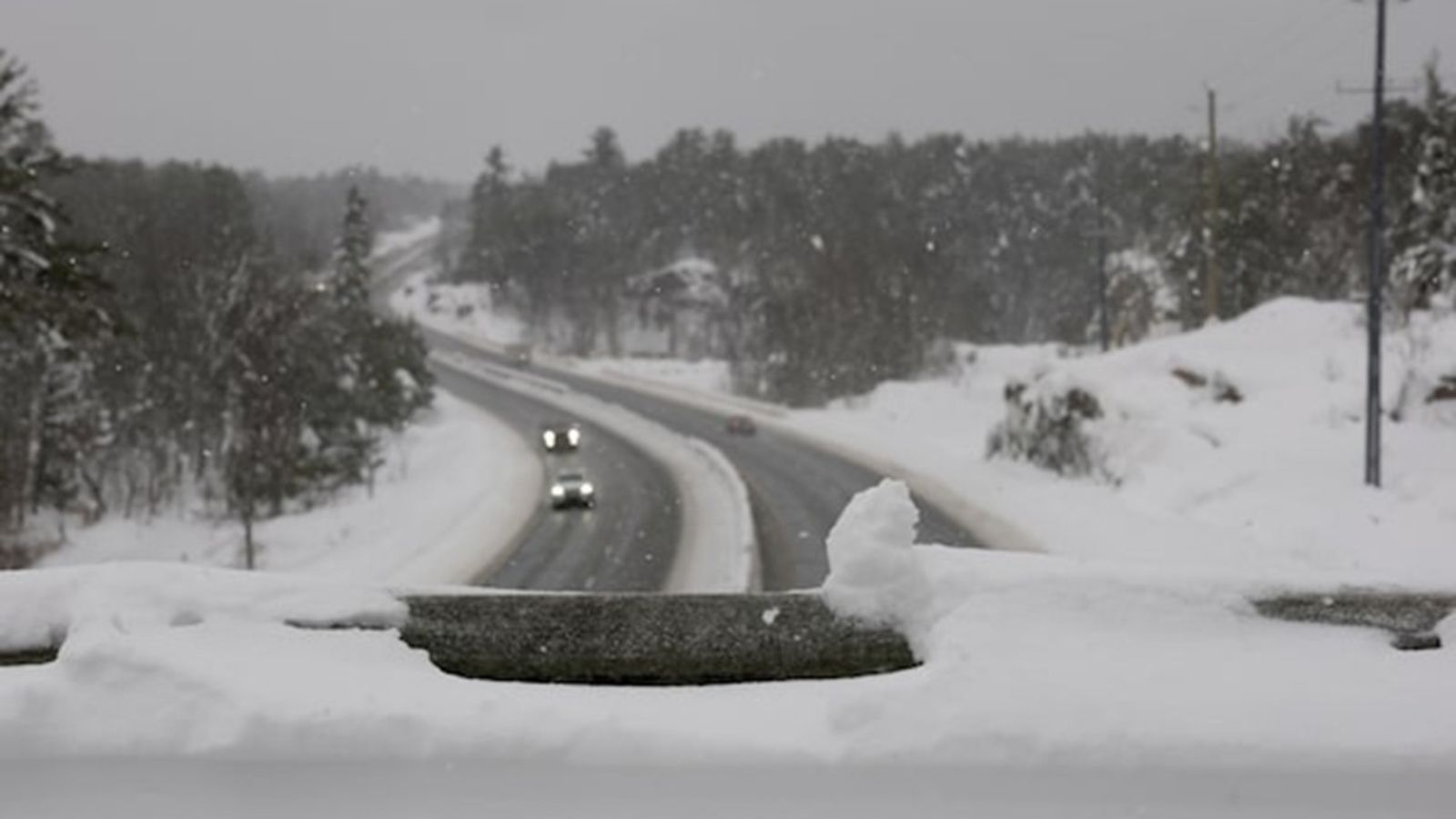 Snowfall and Arctic Cold Impacting Southern Ontario