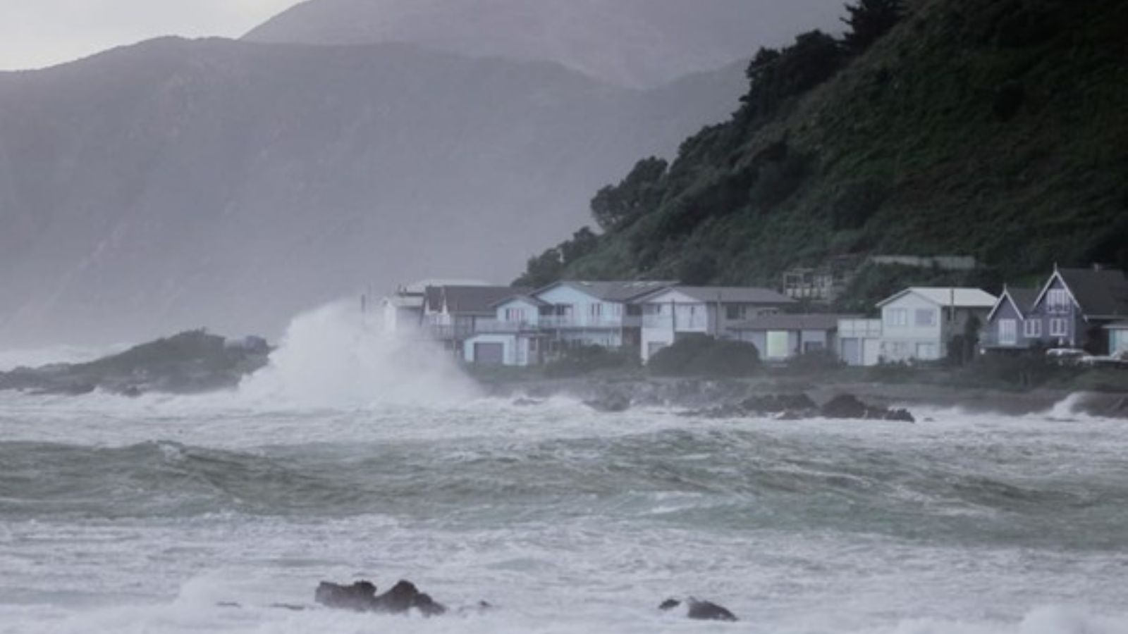 Heavy Swell Warnings in New Zealand